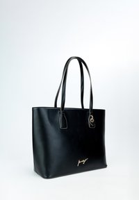 Čierna kožená nákupná taška s dvoma ušami, hladká textúra, zlaté kovanie a dekoračné logo na prednej strane.