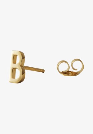 Goldener Ohrstecker in Form des Buchstabens B mit separatem Schmetterlingsverschluss auf weißem Hintergrund.