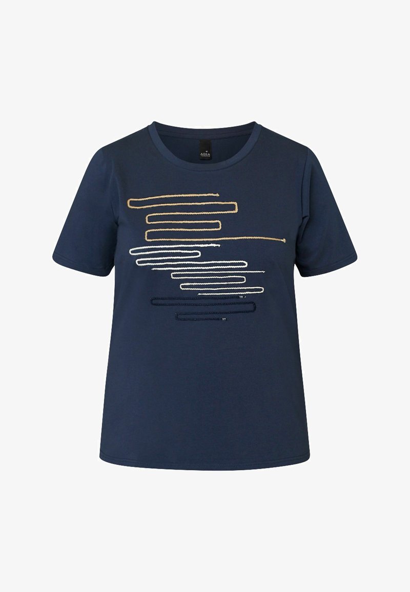 T-shirt bleu marine à manches courtes avec col rond et motifs de lignes horizontales brodées en beige, blanc et bleu marine sur la poitrine.