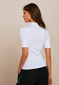 Next HALF SLEEVE HIGH NECK TSTANDARD - Tricou basic - white