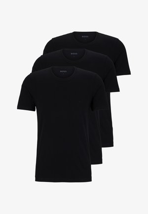 Kolme mustaa crew neck T-paitaa, jotka on tehty puuvillasta, lyhythihaiset ja joissa on huomaamaton logo rintakehässä. Sileä pinta ja normaali istuvuus.