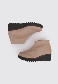 Sandra Fontán VELASCO - Botines bajos - brown
