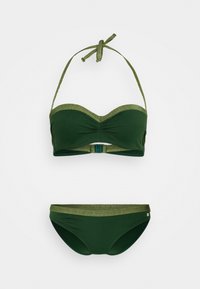 Zöld bikini szett, amelynek része egy csipkés élű nyakba akasztható felső és a hozzá illő alsó, mindkettő sima, rugalmas anyagból készült.