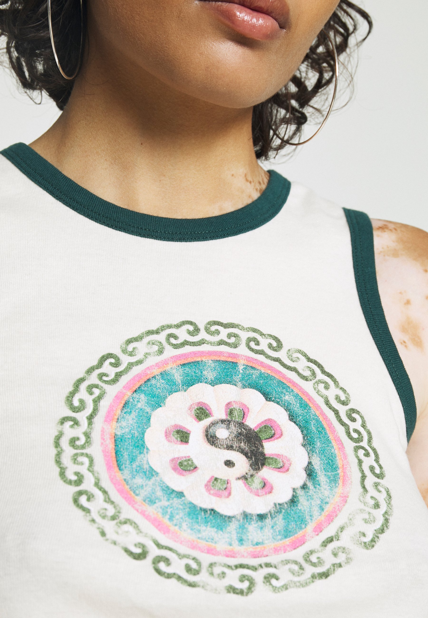 BDG Urban Outfitters YIN YANG TANK 