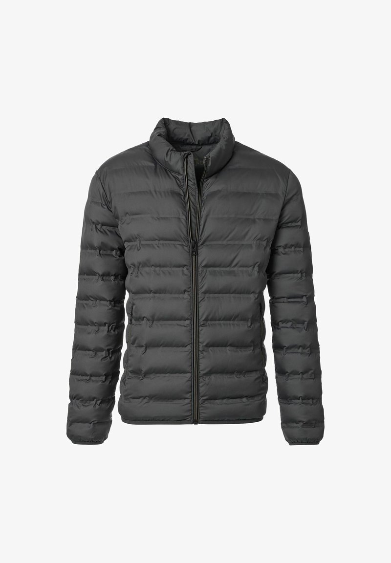 Grå pufferjakke med horisontale quiltede paneler, høj krave og lynlås foran. Glat stof med subtil glans.