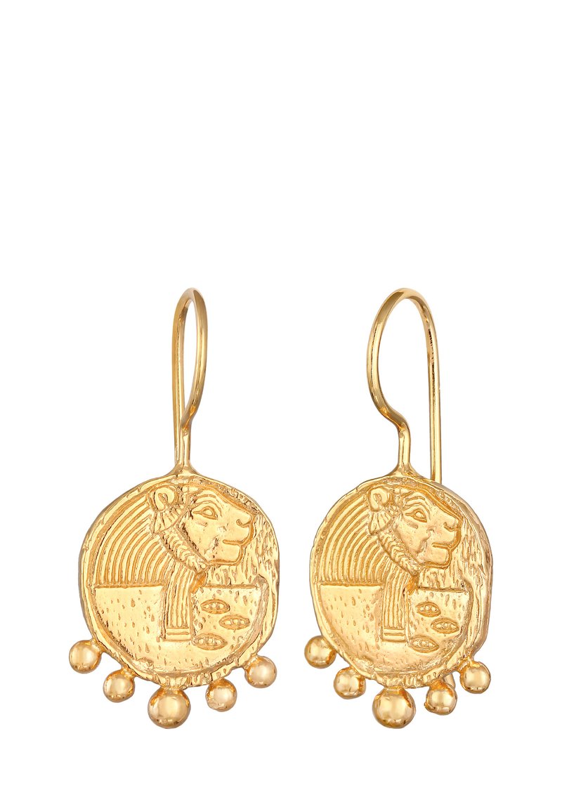 Boucles d'oreilles en or ornées de gravures circulaires de lions avec des surfaces texturées et trois accents sphériques à la base, suspendues par des fermoirs en crochet.