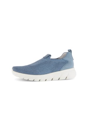 Blaue Slipper mit einem strukturierten Strick-Obermaterial und einer weißen, dicken Sohle. Verfügt über einen gepolsterten Kragen und ein minimalistisches Design.