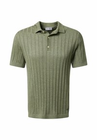 Polo shirt en vert olive à côtes, fabriqué en tissu texturé, avec un col classique, des manches courtes et une patte de boutonnage à trois boutons.