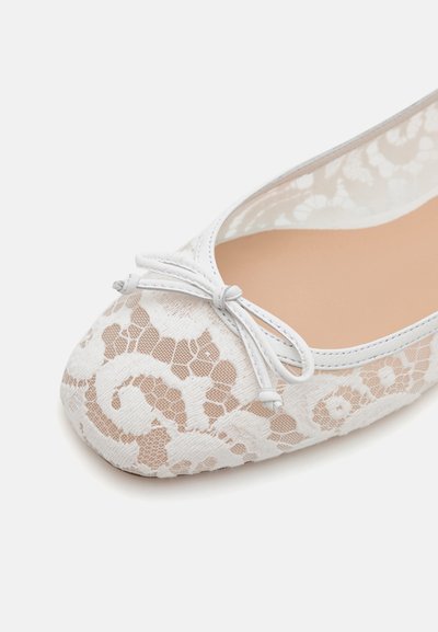 Stuart Weitzman ARABELLA BALLET FLAT - Ballerinasko - white