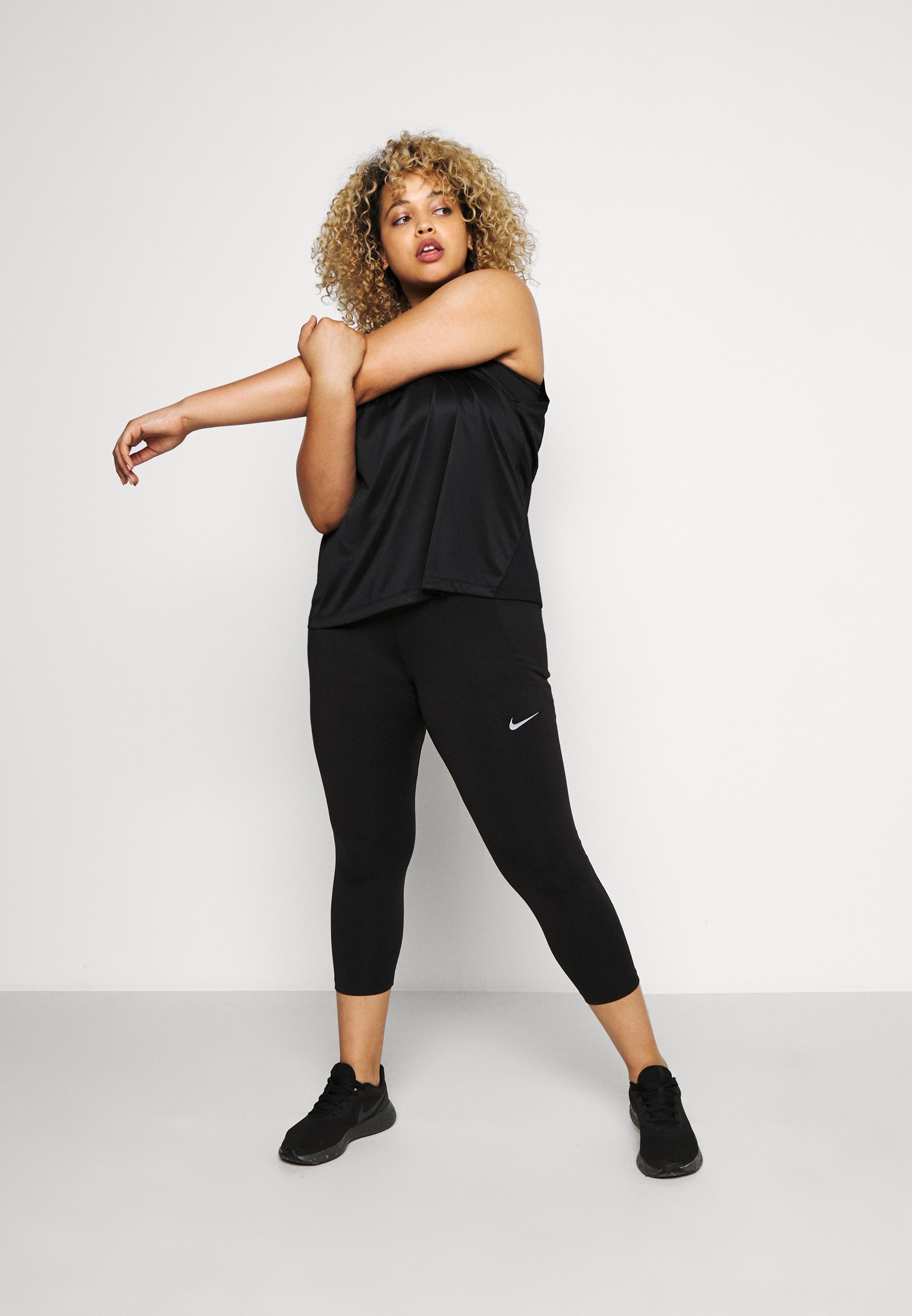 nike performance fast crop