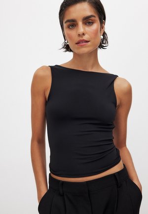 Schwarz ärmelloses Oberteil aus glattem Material, mit Bootsausschnitt und taillierter Passform sowie gerafften Details an der Taille.