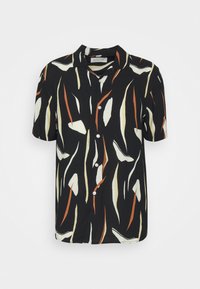 Chemise noire à manches courtes avec des motifs abstraits beiges et rouille, devant à boutons, et col de style campeur. Fabriquée en tissu léger.