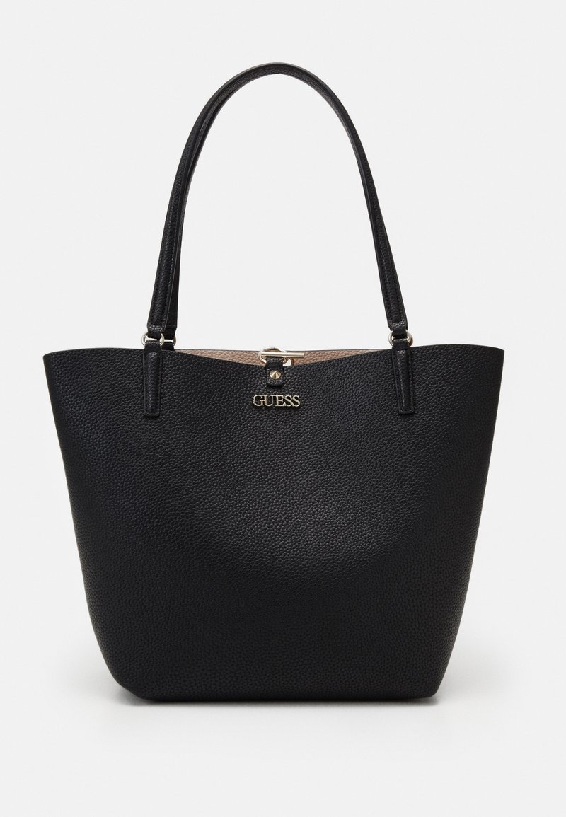 Sac cabas en cuir noir texturé avec deux bretelles et logo doré "GUESS" au centre sur le devant.