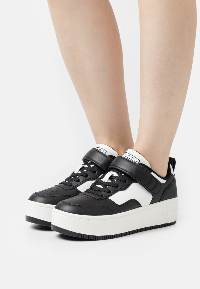 Tommy Jeans FLATFORM Trainers ecru/black/offwhite Zalando.co.uk