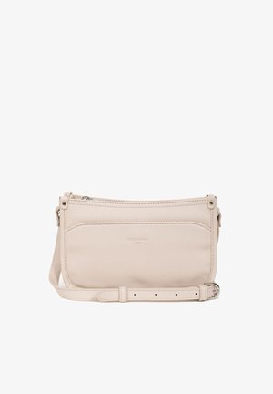 Sac en cuir beige à bandoulière avec fermeture éclair, sangle réglable et poche avant. Texture lisse avec un logo discret à l'avant.