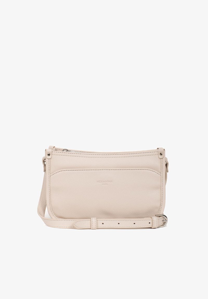 Borsa a tracolla in pelle beige con chiusura a zip, tracolla regolabile e tasca frontale. Texture liscia con un marchio discreto sul davanti.