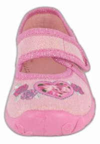 Rosa Stoffschuhe mit Herzdesign und floralen Mustern, einem Klettverschluss und einer strukturierten Gummisohle. Leicht und flexibel.