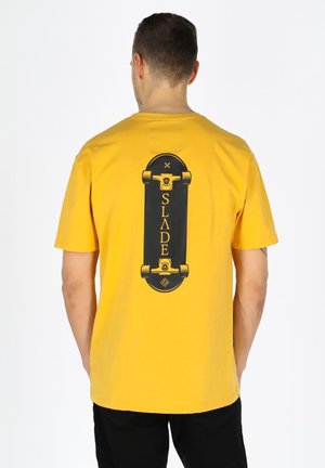 Slade POCKET TEE - Print T-shirt - yellow