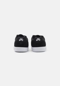 Nike SB MALOR UNISEX - Sapatilhas - black/white/summit white