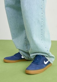 CHRON 2 UNISEX - Sporta apavi - navy/white/light brown/black