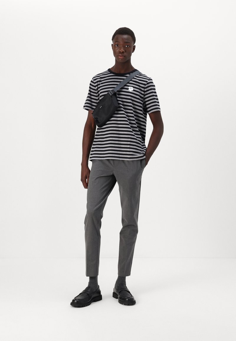 Marimekko TASARAITA UNISEX - Pamata T-krekls - black