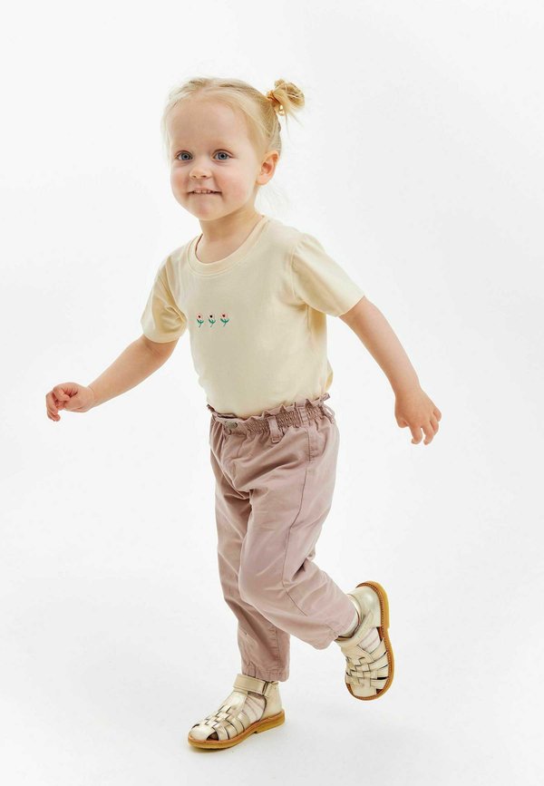 STNIDA CARROT  - Stoffhose - adobe rose