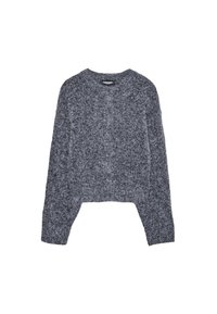 Sivi pleten pulover iz mehkega blaga, z okroglim izrezom, dolgimi rokavi in zapenjanjem na gumbe spredaj. Kroj prirezan.