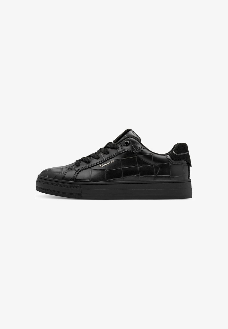 Μαύρο sneaker χαμηλής κοπής με υφή δέρματος, δέσιμο με κορδόνια μπροστά, παχιά σόλα και λογότυπο στο πλάι.