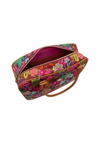 Bunte, floral gemusterte Tasche mit Reißverschluss, cremefarbenen Besätzen und braunen Ledergriffen. Das Innere ist mit einem lebhaften rosa Futter versehen.