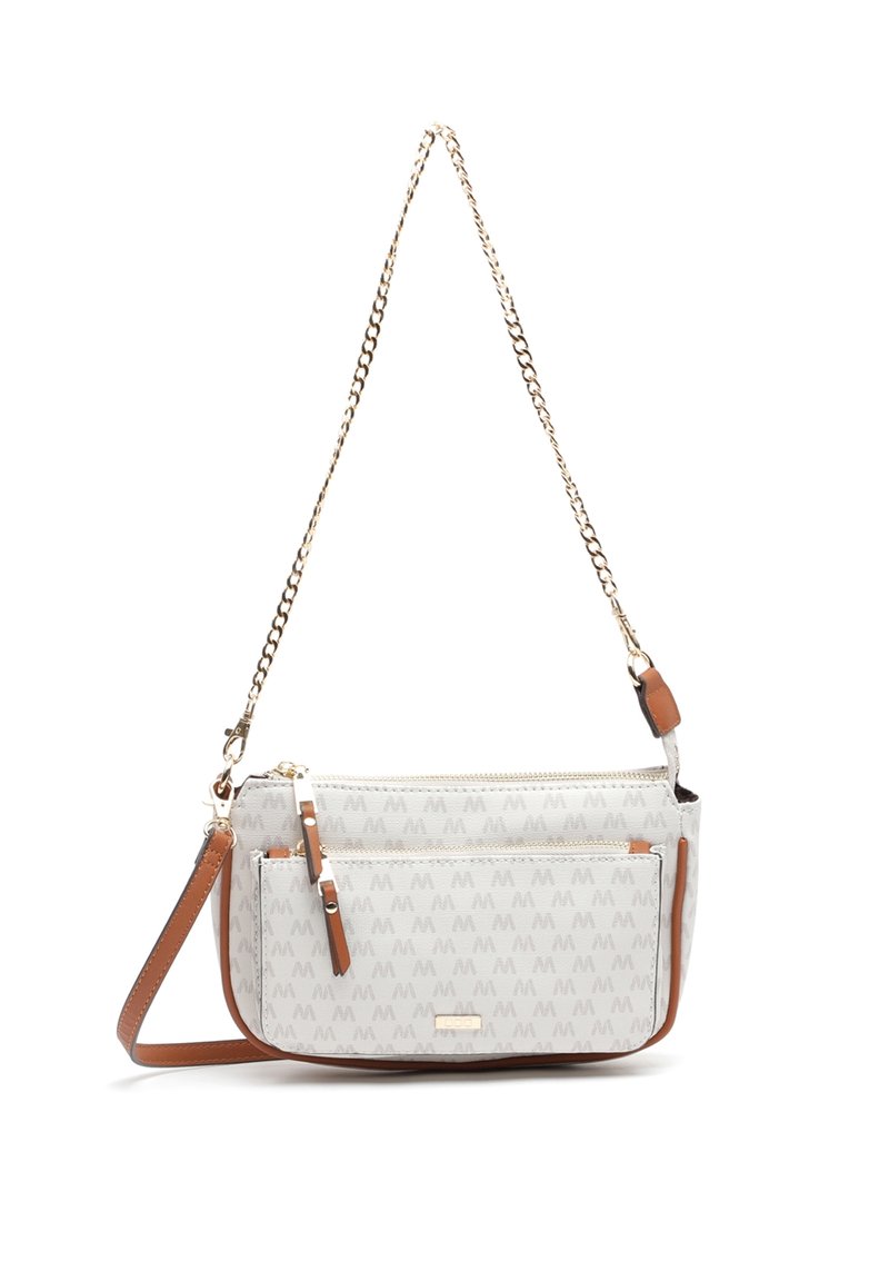 Kabelka přes rameno v světle šedém materiálu s opakujícím se vzorem loga. Má hnědé doplňky, zlatý řetízkový popruh a zapínání na zip.
