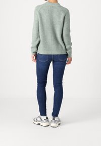 ONLY Petite Strickpullover - evergreen