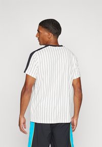Fila STRIPES JASCHA - T-skjorte til trening - white alyssum stripes