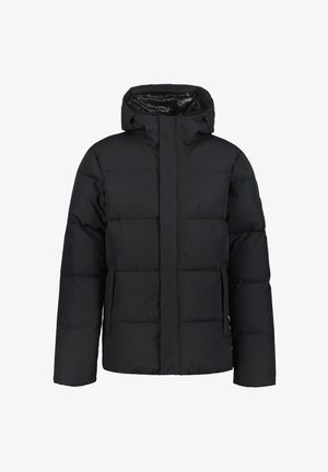 Černá zateplená zimní bunda s kapucí a dvěma bočními kapsami, určená do chladného počasí.