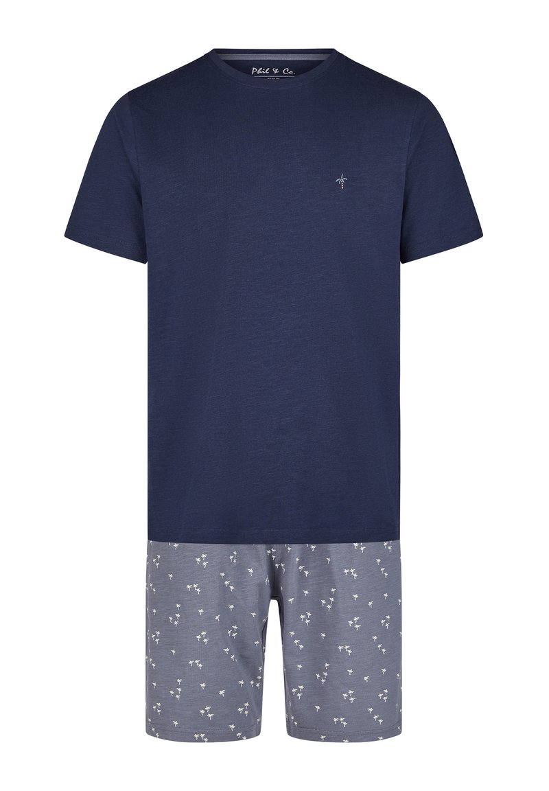 Marineblauwe T-shirt met korte mouwen, gecombineerd met grijze shorts met een klein wit palmbomenpatroon.