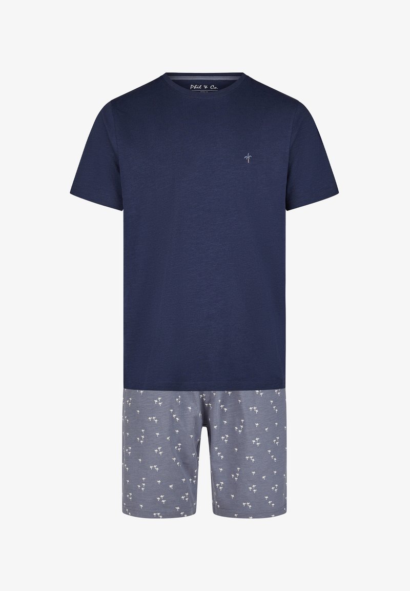 Marineblauwe T-shirt met korte mouwen, gecombineerd met grijze shorts met een klein wit palmbomenpatroon.