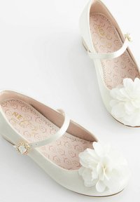 Next CORSAGE FLOWER BRIDESMAID - Riemchenballerina - ivory satin stain resistant