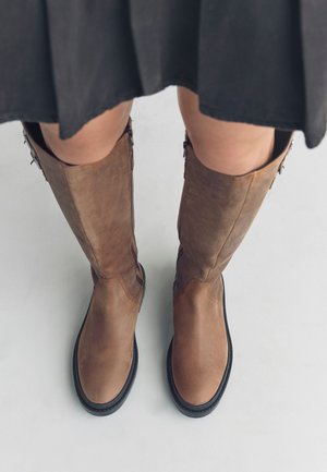 Next, Plateaustiefel - chocolate brown oiled leather