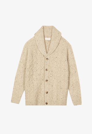 Cárdigan de punto de cable beige con cuello chal, que presenta cinco botones marrones y puños y dobladillo acanalados, mostrando patrones texturizados en todo su diseño.