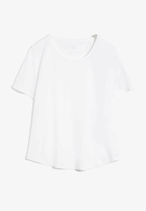 Prosty biały T-shirt z krótkim rękawem i okrągłym dekoltem, ułożony na płasko, z lekko zakrzywionym dołem i miękką, lekką strukturą tkaniny.