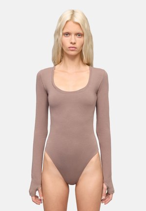 Body - light brown