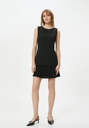 CREW NECK SLEEVELESS PLEATED - Jurk - black