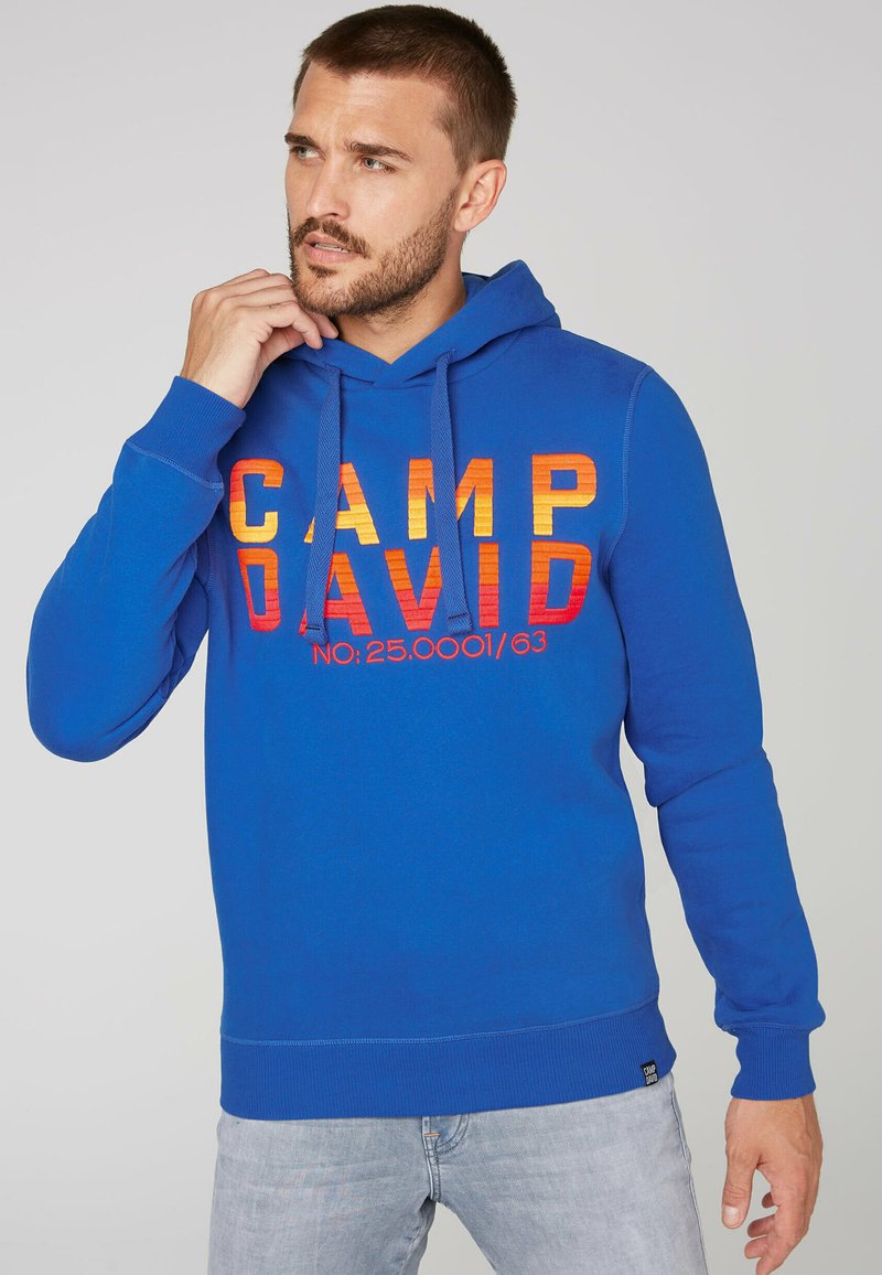 Camp David Felpa Con Cappuccio Uomo Maiorca – Stampa Frontale Effetto Puff, Taglio Ampio, Lavaggio Usato, Colore Vacanza – Modello Alta Moda Sportiva
