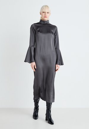 VMNAOMA HIGH NECK 7/8 DRESS  - Vestito elegante - pavement