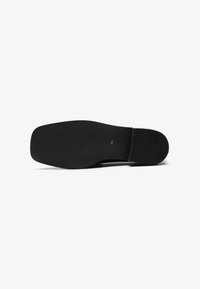 Black shoe sole, flat design, rubber material, smooth texture, and a rectangular shape with size '40' printed on the surface.