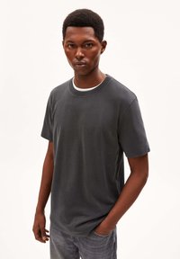 ARMEDANGELS MAARKUS SOLID - T-Shirt basic - graphite