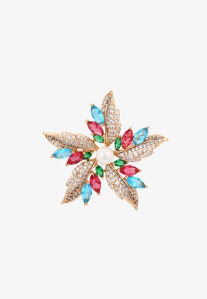 Guldtonet blomsterbroche med en central hvid perle, omkranset af flerfarvede ædelstensblade og glitrende klare rhinsten.