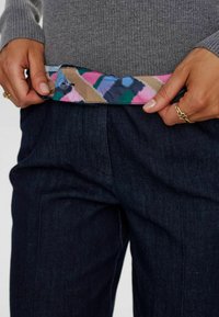 Nümph NUALETTA PANTS - Jeans Relaxed Fit - dark blue denim