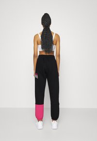 Champion - COLOR PUNCH ELASTIC CUFF PANTS - Spodnji deli trenirk - nbk/way/fpl Miniaturna slika 1