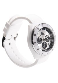 Vitt silikonarmbandsur med en rund silverfärgad urtavla, svarta underur med en framträdande logotyp. Uret har metalliska accenter och en ren design.