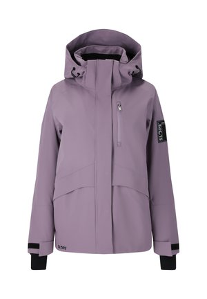 Giacca impermeabile viola con colletto alto, cappuccio regolabile, chiusura frontale con zip e tasca laterale. Presenta polsini neri e un marchio sulla manica.